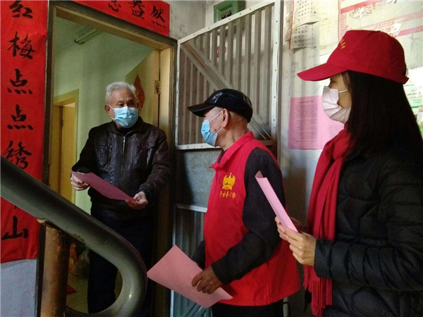 6归侨侨眷组织志愿者队伍开展上门宣传.jpg