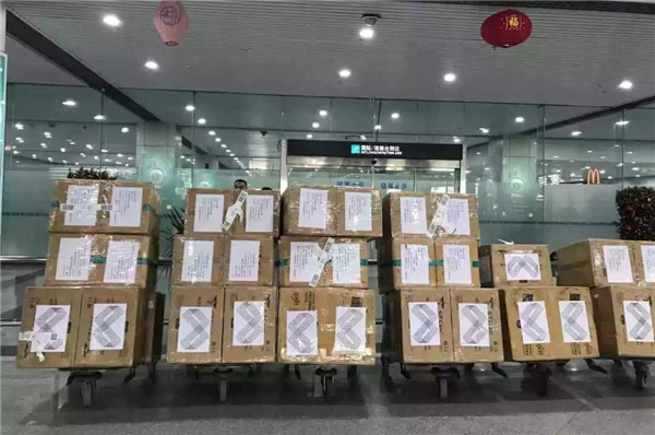 1.3融侨集团境外采购的医疗防护物资运抵国内.jpg