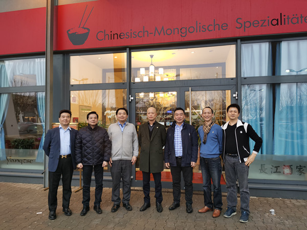 德国侨胞召开抗疫情互助碰头会 积极自防自救 互救待援_副本.jpg