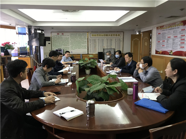 省侨联调研组在漳州市侨联召开座谈会.jpg