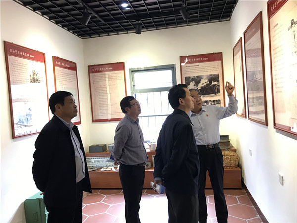 省侨联陈式海主席、林俊德副主席参观龙海双第华侨农场侨史馆.jpg