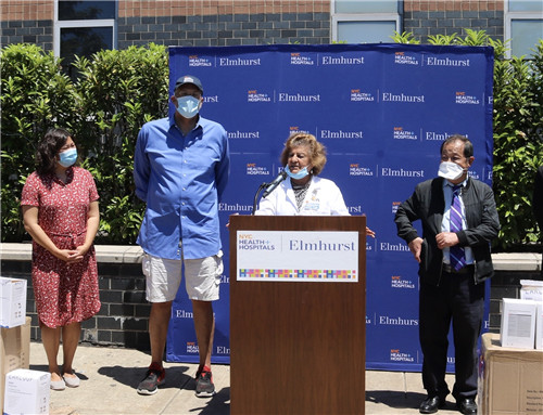 2该医院医疗总监莫施普博士（Jasmin Moshirpur)代表院方致辞.jpg