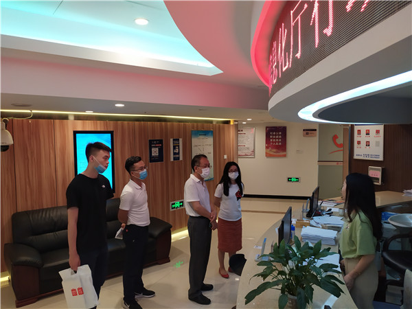 参观省中小企业服务中心窗口诚信建设.jpg