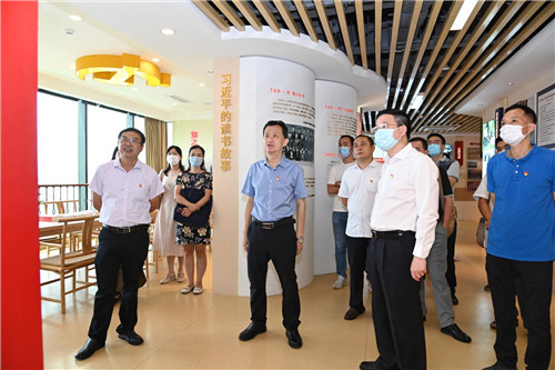 省侨联组织党员参观教育基地.jpg