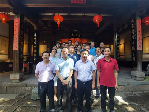 合影.jpg