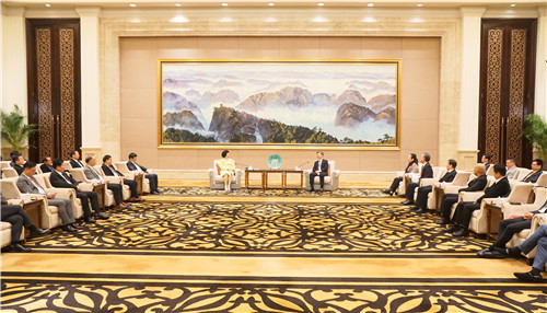01省领导会见“海外侨领·台湾同胞”福建行代表团.jpg