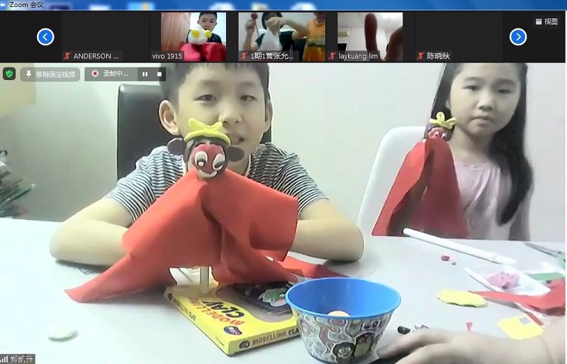 云课堂上营员制作孙悟空木偶造型.jpg
