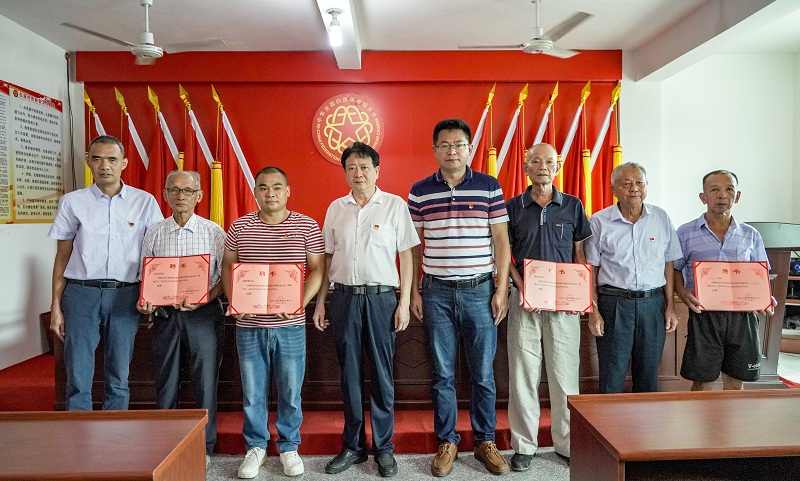 4颁发荣誉职务证书.jpg