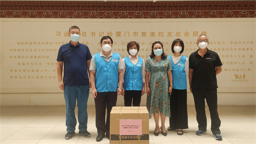 厦门市侨联前往集美区传递侨企爱心捐赠了解侨界支援抗疫情况。肖家豪 摄.jpg