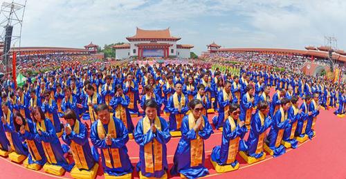 妈祖诞辰日世界各宫庙代表陪祭.jpg
