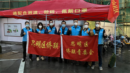 思明侨联志愿者24小时轮岗坚守无物业小区卡口（思明区侨联  供图）.jpg