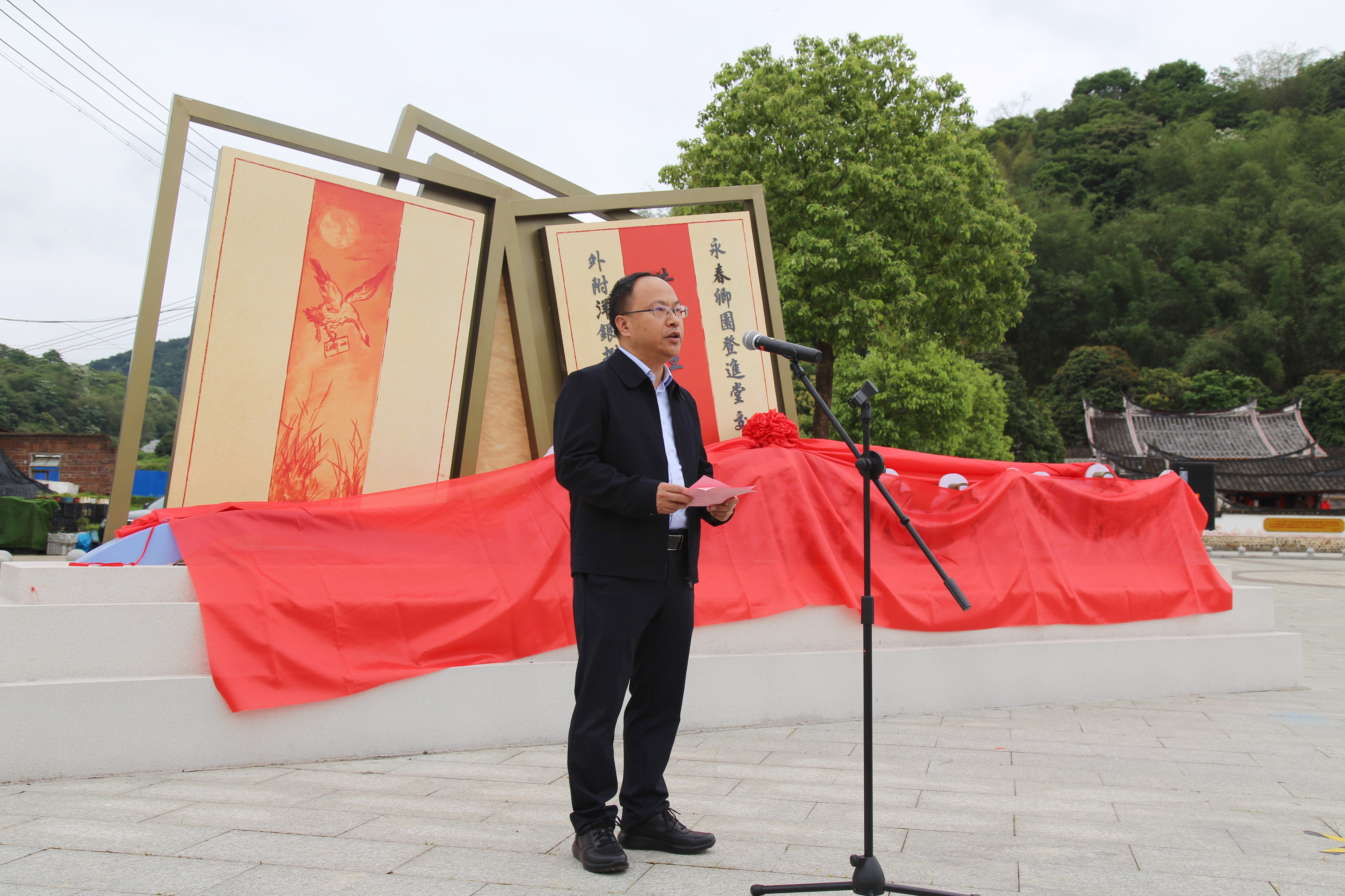 市档案局局长、档案馆馆长廖晓凌.jpg