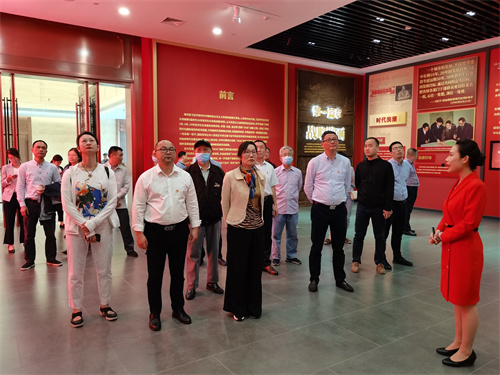 参观“3820” 战略工程实施30周年成就展2.jpg