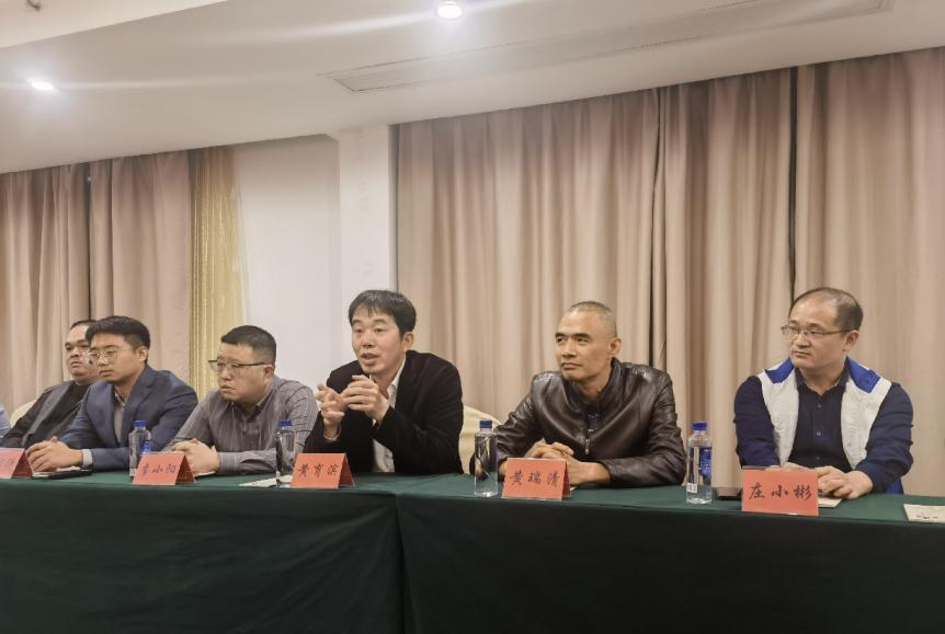 △ 惠安县侨青联会长黄育滨发言.png