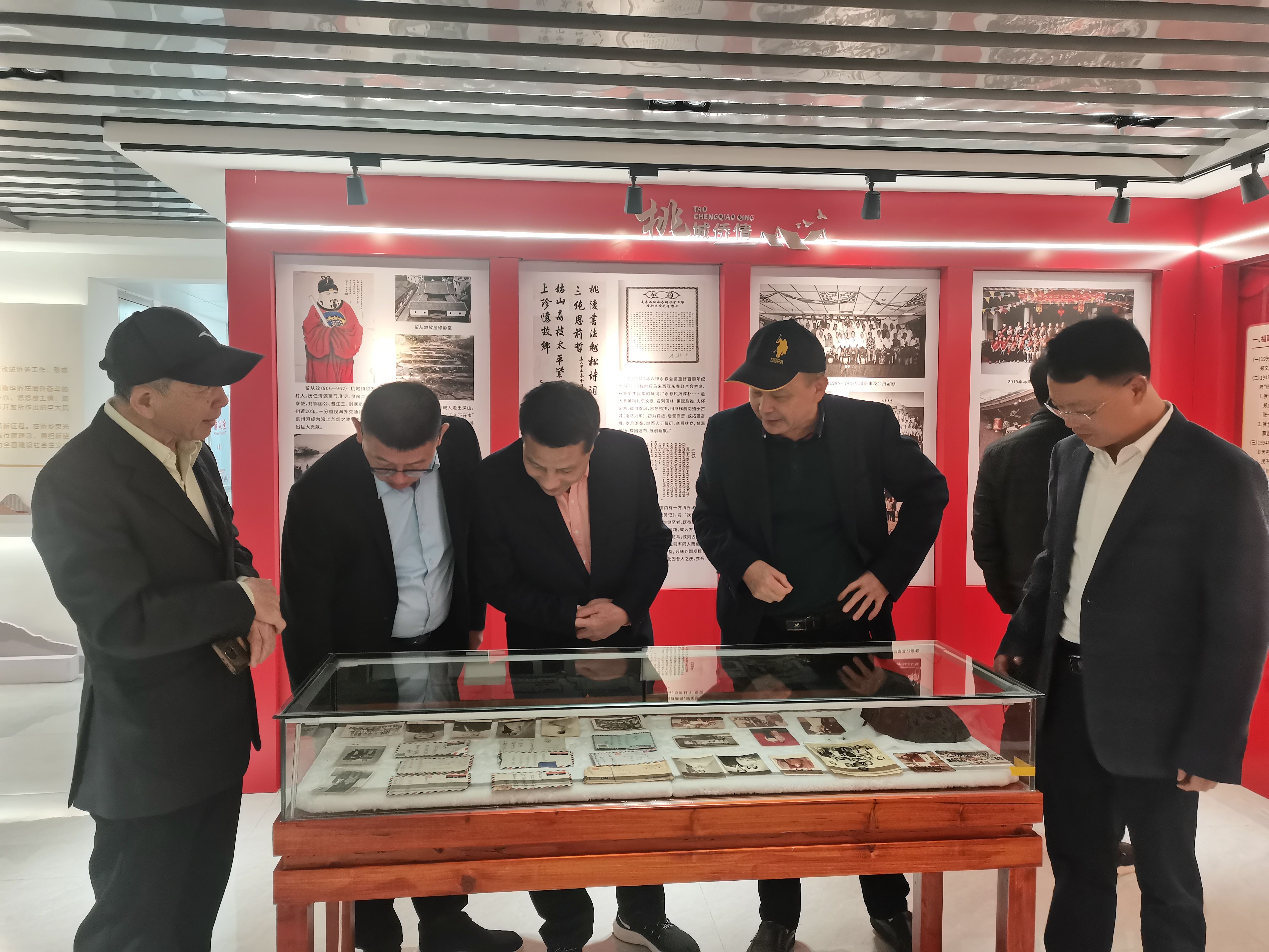 参观侨史馆2.jpg