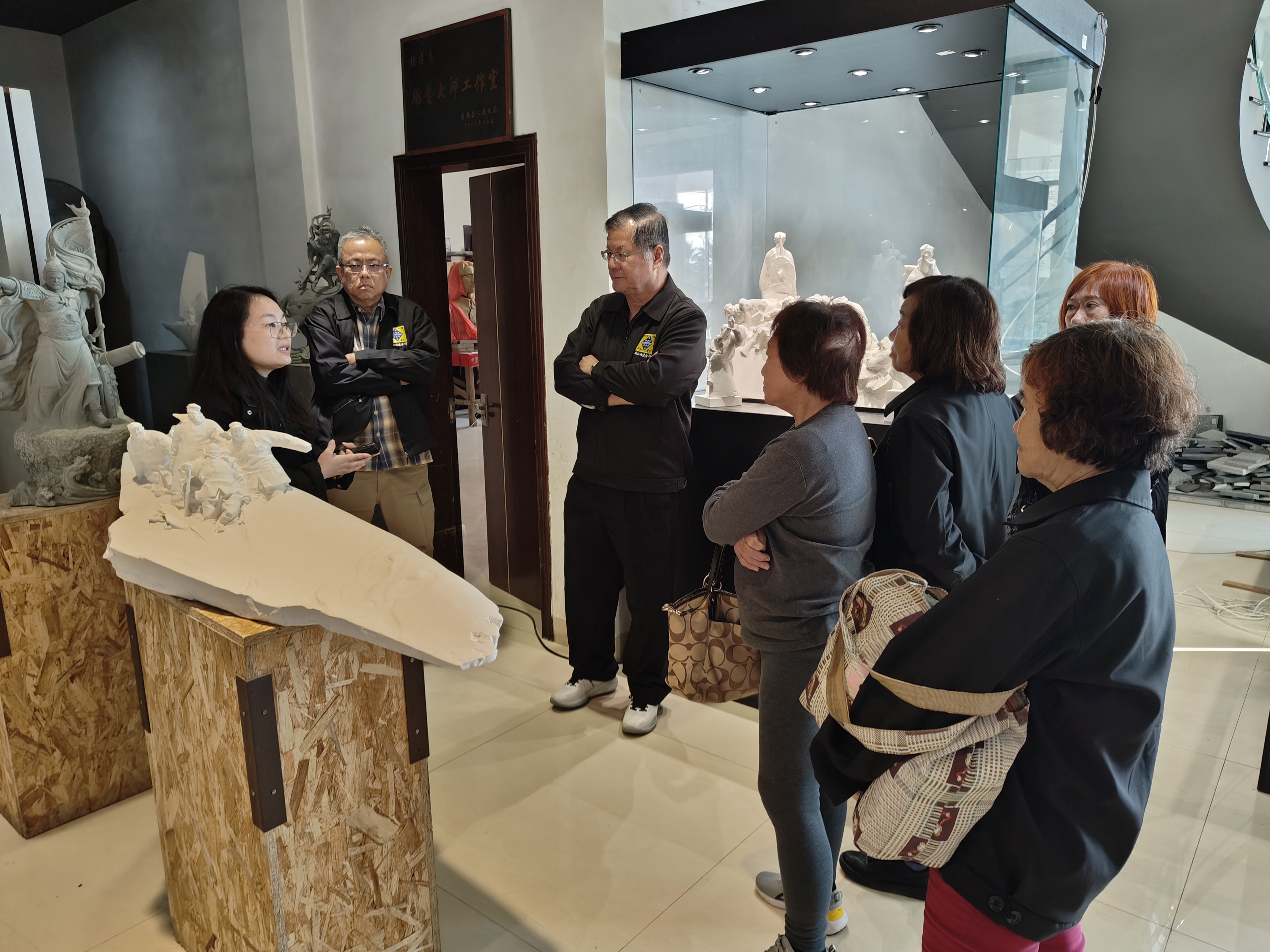 马来西亚新山福建会馆访问团参观振昌石业（陈晓芳 摄）.jpg
