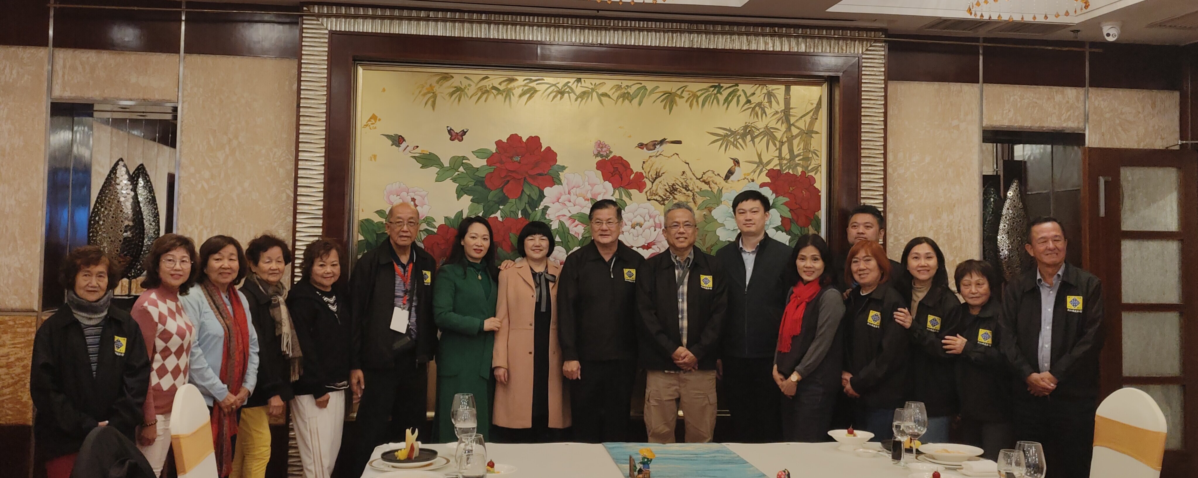 马来西亚新山福建会馆访问团莅惠开展商贸交流活动合影（陈晓芳 摄）.jpg