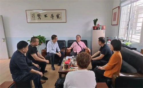 图2 陈光曦、赵锦华伉俪与校方座谈.jpg