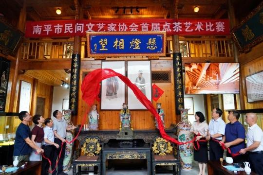 “悬灯相望” 牌匾揭牌仪式.jpg