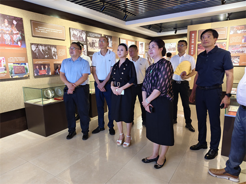 图1 参观李光前故居纪念馆.jpg