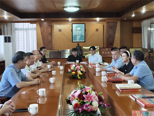 图3 在芙蓉基金会开展交流座谈.jpg