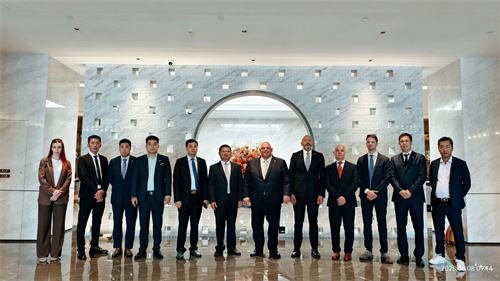 意大利代表团与市侨联领导合影 吴文菁摄.jpg