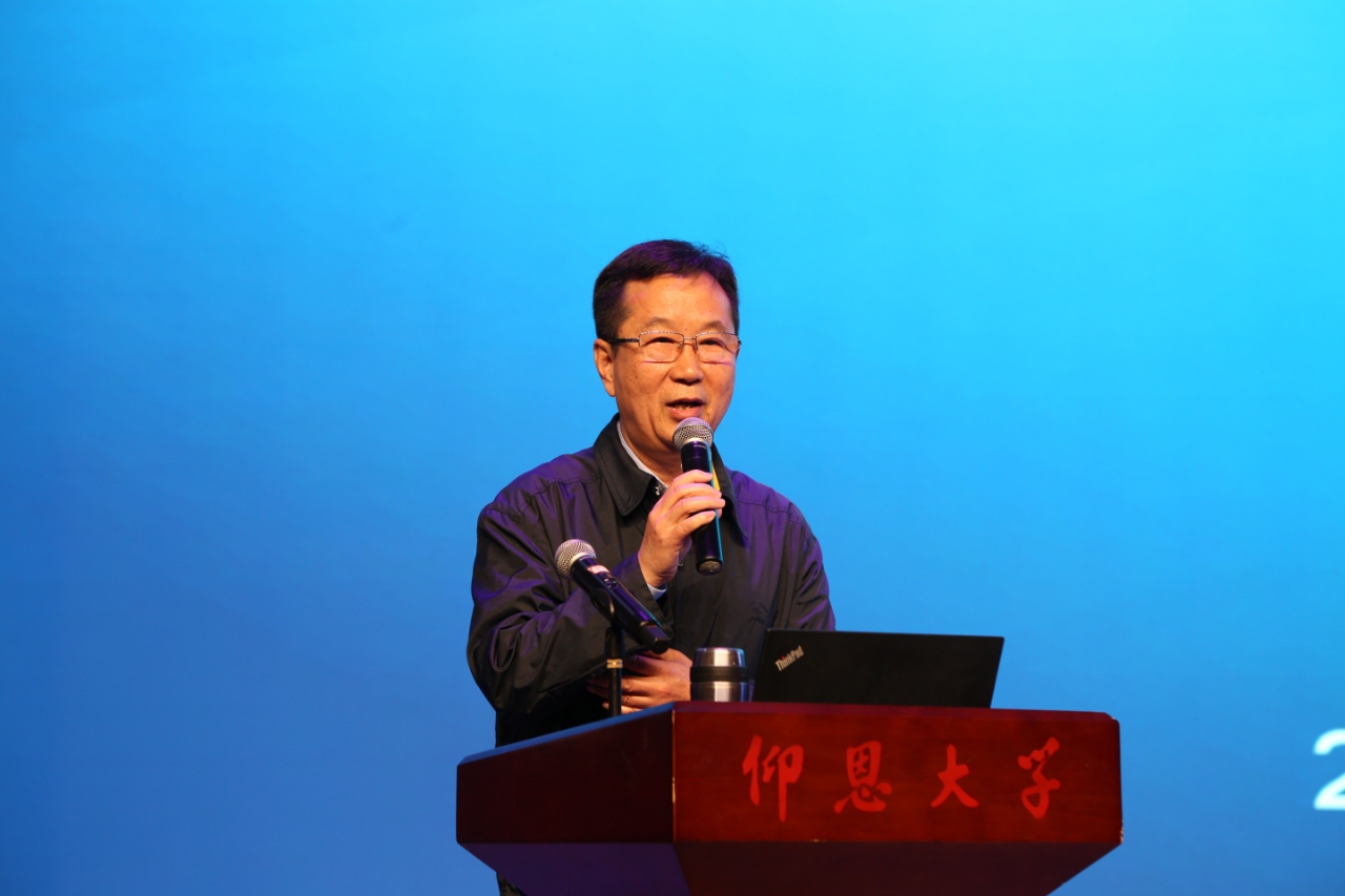 图3 周虹授课.jpg