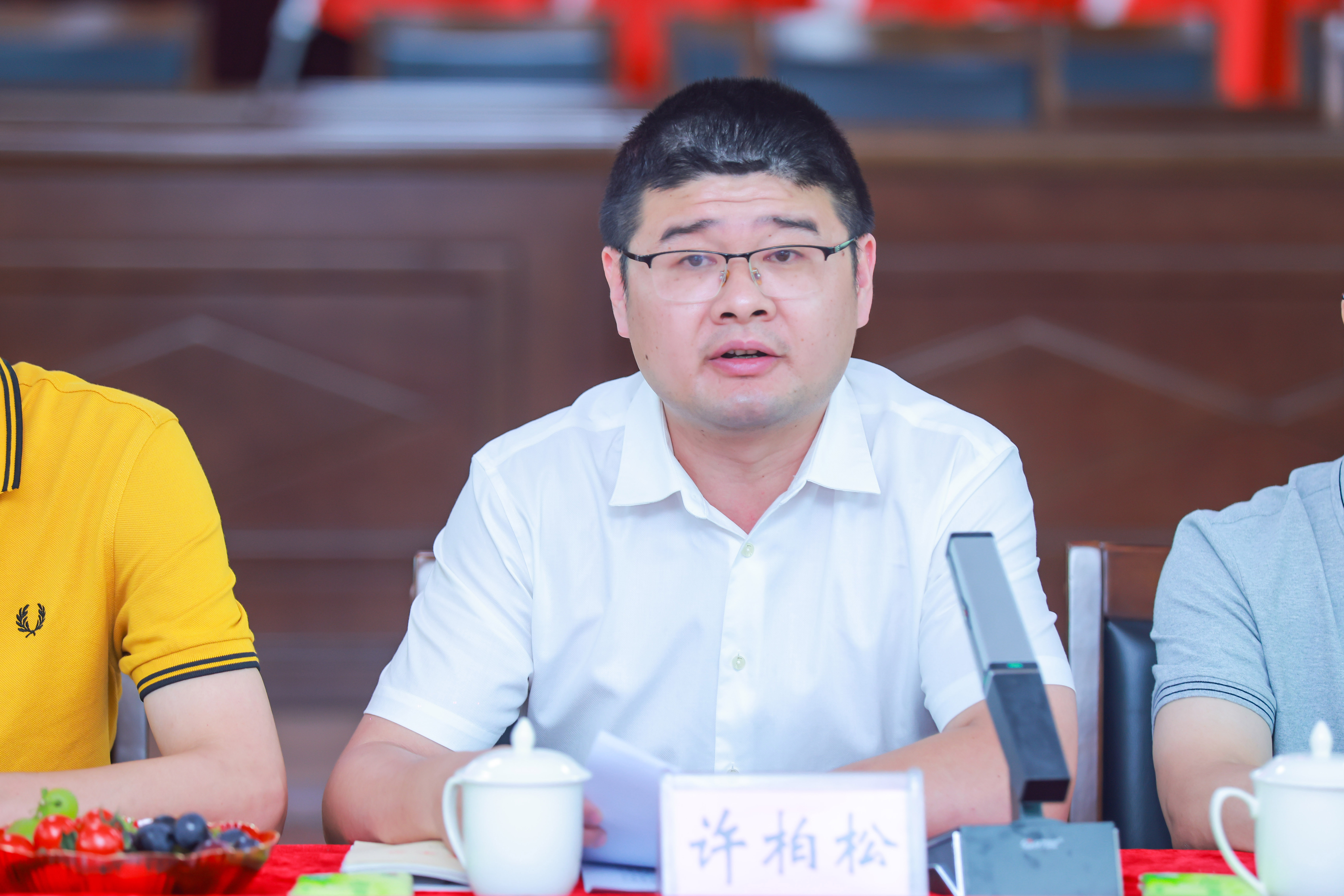 图五 乐峰镇镇长许柏松（乐峰镇供图）.jpg