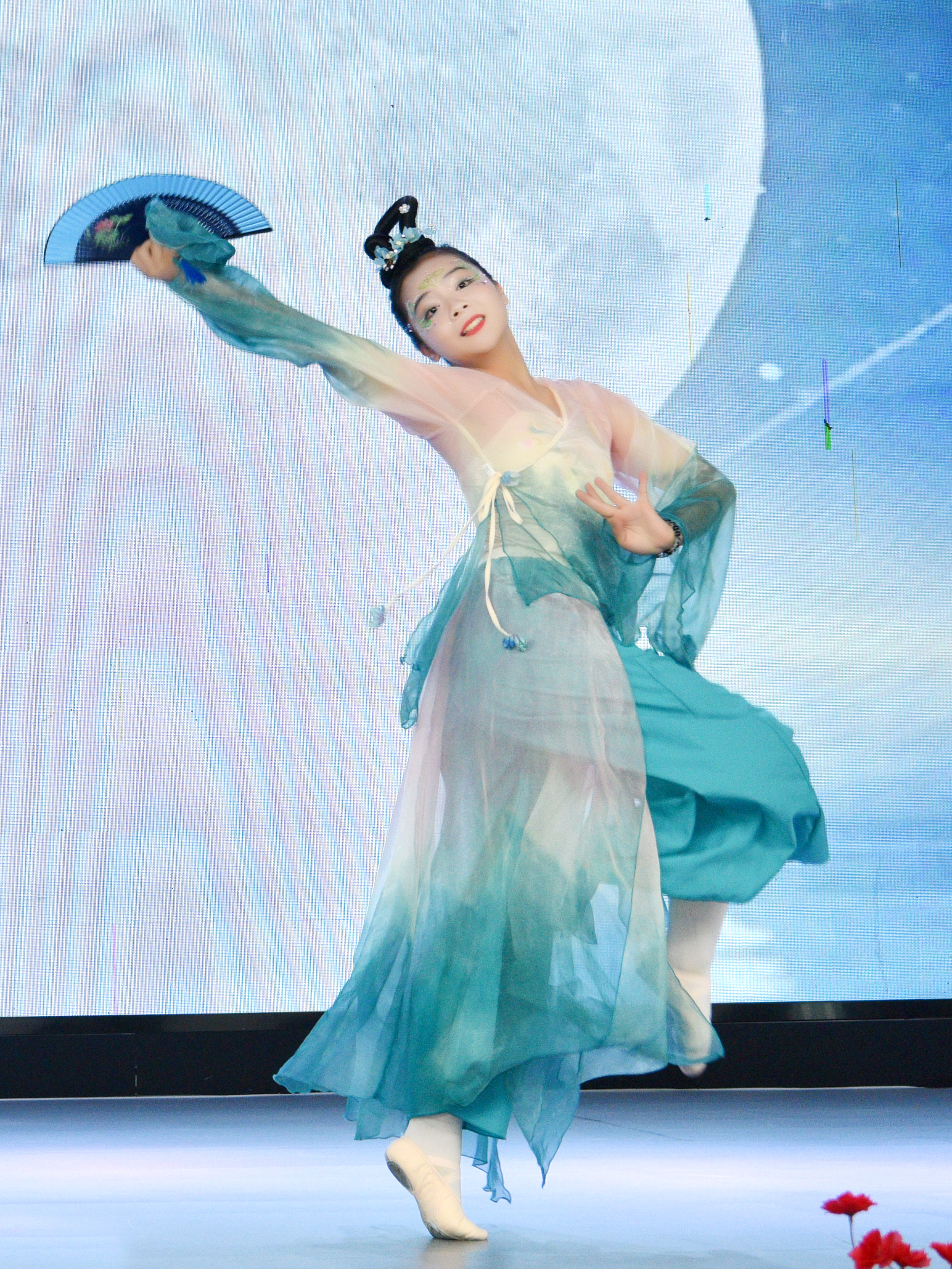 图21 中国古典舞《霜雪千年》.jpg
