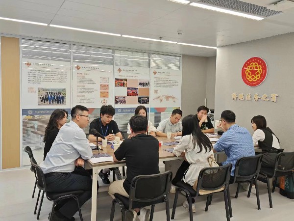 2024年10月，“侨胞法务之窗”涉侨法务服务专员为侨胞侨企开展法律咨询服务_副本.jpg