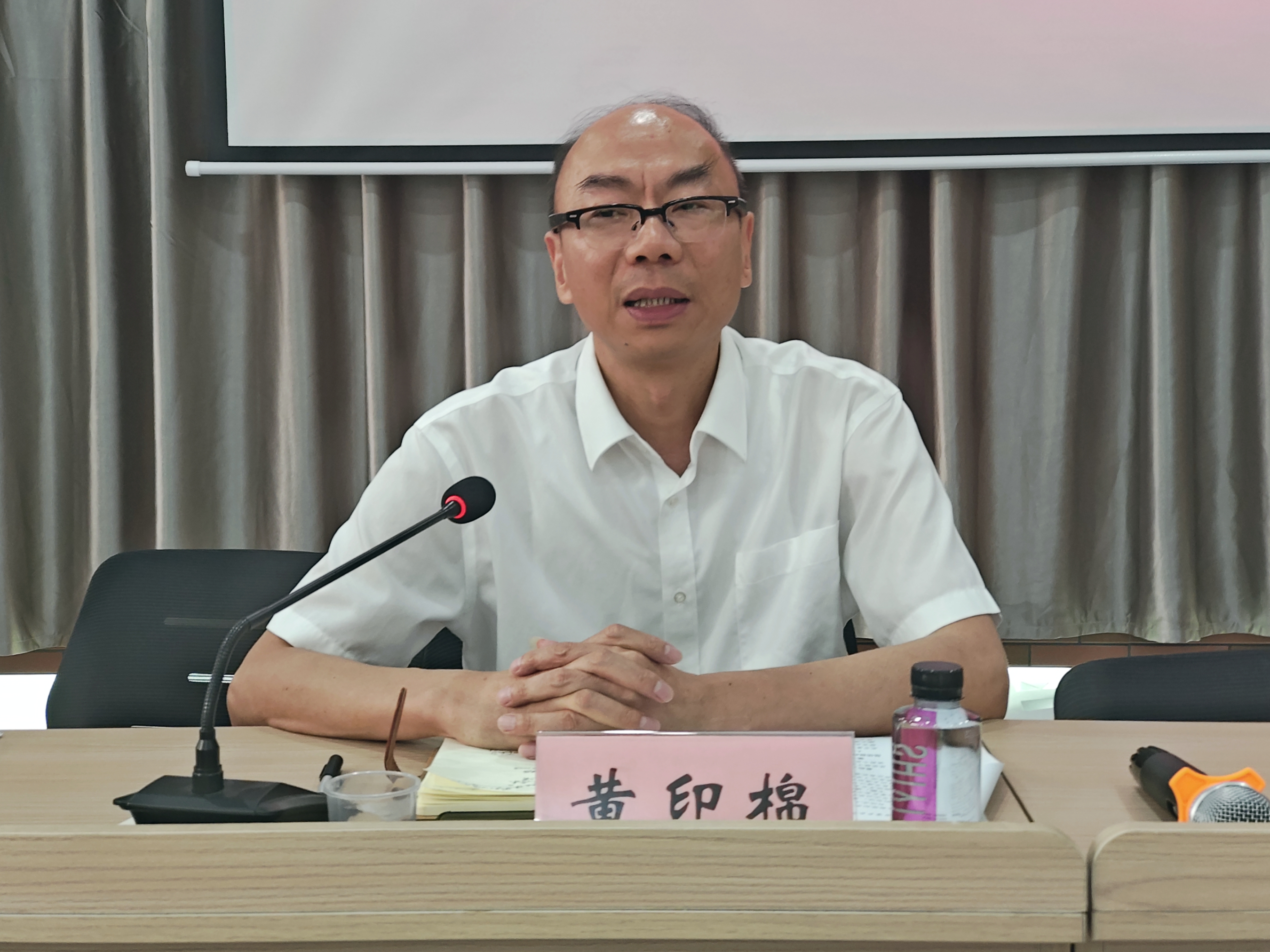 图2 南安市侨联主席黄印棉讲话（许炳炫摄）.jpg