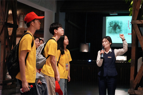 图2：营员参观中国华侨历史博物馆.jpg