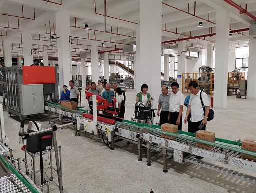 调研组参观福州民天食品有限公司生产线.jpg