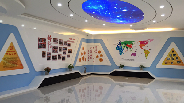 02滨岐社区侨胞之家展示栏_副本.jpg