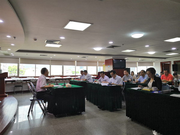 福建省侨联党组成员、副主席翁小杰上主题教育专题党课_副本.jpg