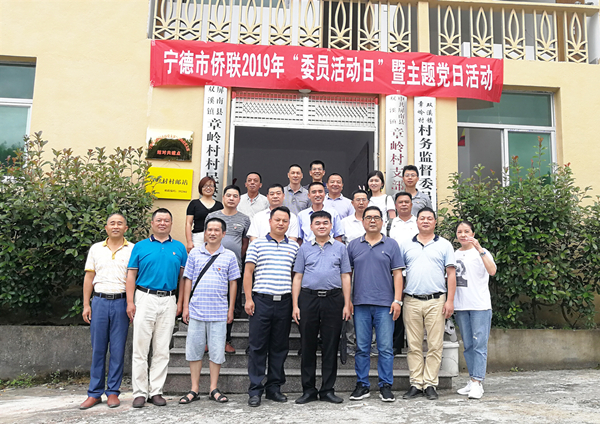 图为合影留念。 陈新文 摄_副本.jpg