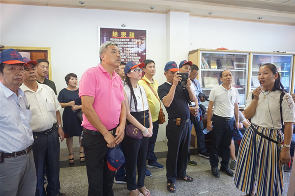 “华侨精神·乡梦之旅”——参观李引桐事迹陈列馆_副本.jpg “华侨精神·乡梦之旅”——参观李引桐事迹陈列馆_副本.jpg