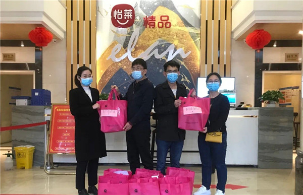 5南安市侨联赠送爱心礼物到侨胞医学观察点.jpg