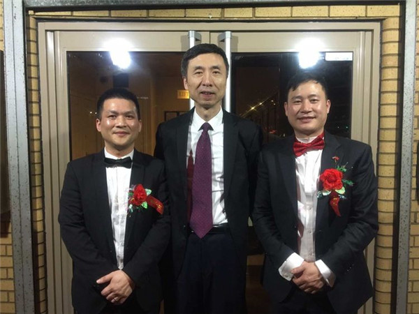 中间是曼城总领馆教育处赵江赞参赞，左边是英国闽东华侨华人文化商贸创新会施祖春会长，右边是英国连江同乡会黄作程.jpg