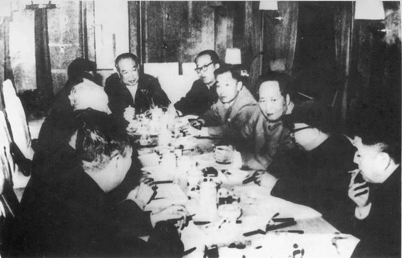 20世纪60年代初，叶飞（右四）参加毛泽东（右三）在专列上召开的工作会议。.jpg
