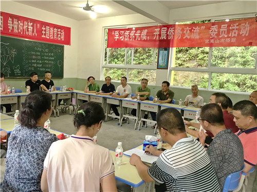 开展座谈会1.jpg