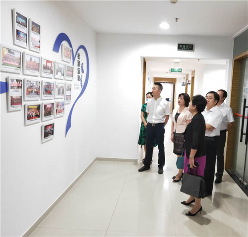 9月8日，省侨联副主席张瑶参观海外华侨华人社团厦门联络总部.jpg