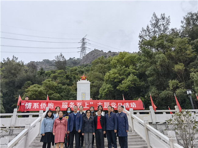 福建省、市、县三级侨联党员在下宫红军纪念公园开展活动.jpg