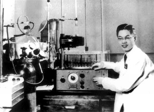 图2：1950年在衣阿华大学放射性研究所工作的王世真.jpg