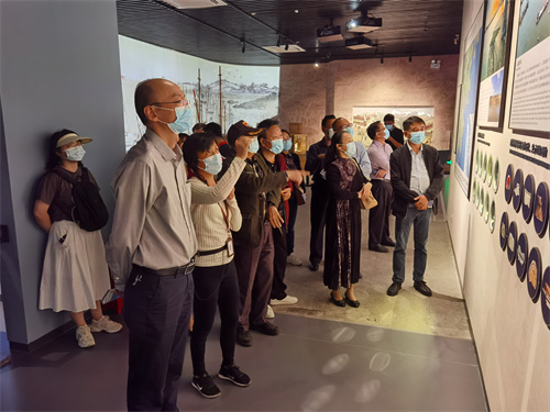 组织参观“泉州：宋元中国的世界海洋贸易中心展览”.jpg