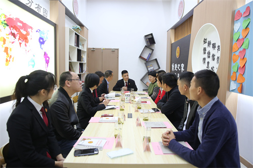 座谈会.jpg