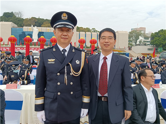 副市长、公安局长王锡章（左），市侨联党组书记林高星（右）.jpg