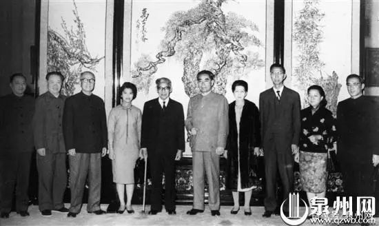 10 1965年5月，周总理会见李光前伉俪、李引桐（右三）伉俪。.jpg