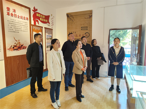 陈红一行在南靖县奎洋镇霞峰村爱国侨领庄西言陈列馆调研.jpg