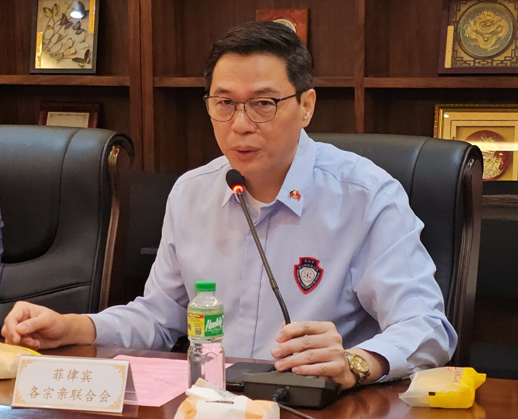 05 菲律宾各宗亲会联合会主席丁劲榆发言.jpg